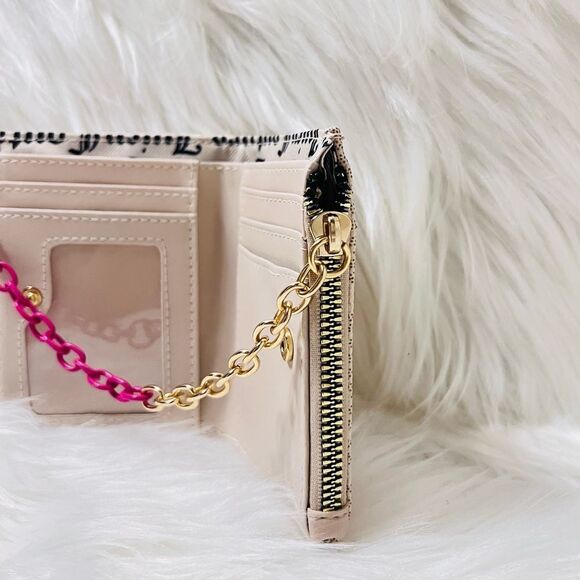 Juicy couture “Can’t tame her “ Bifold Wallet With Pullout Credit Card Holder - Picture 2 of 6